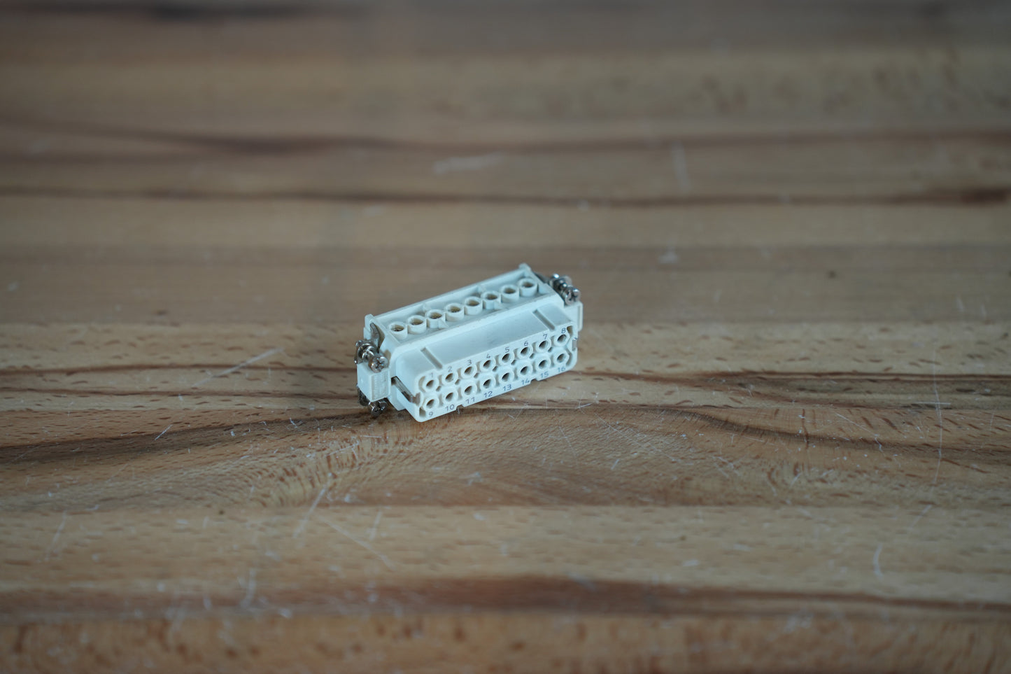 16 Port Filler Head Connector (female)