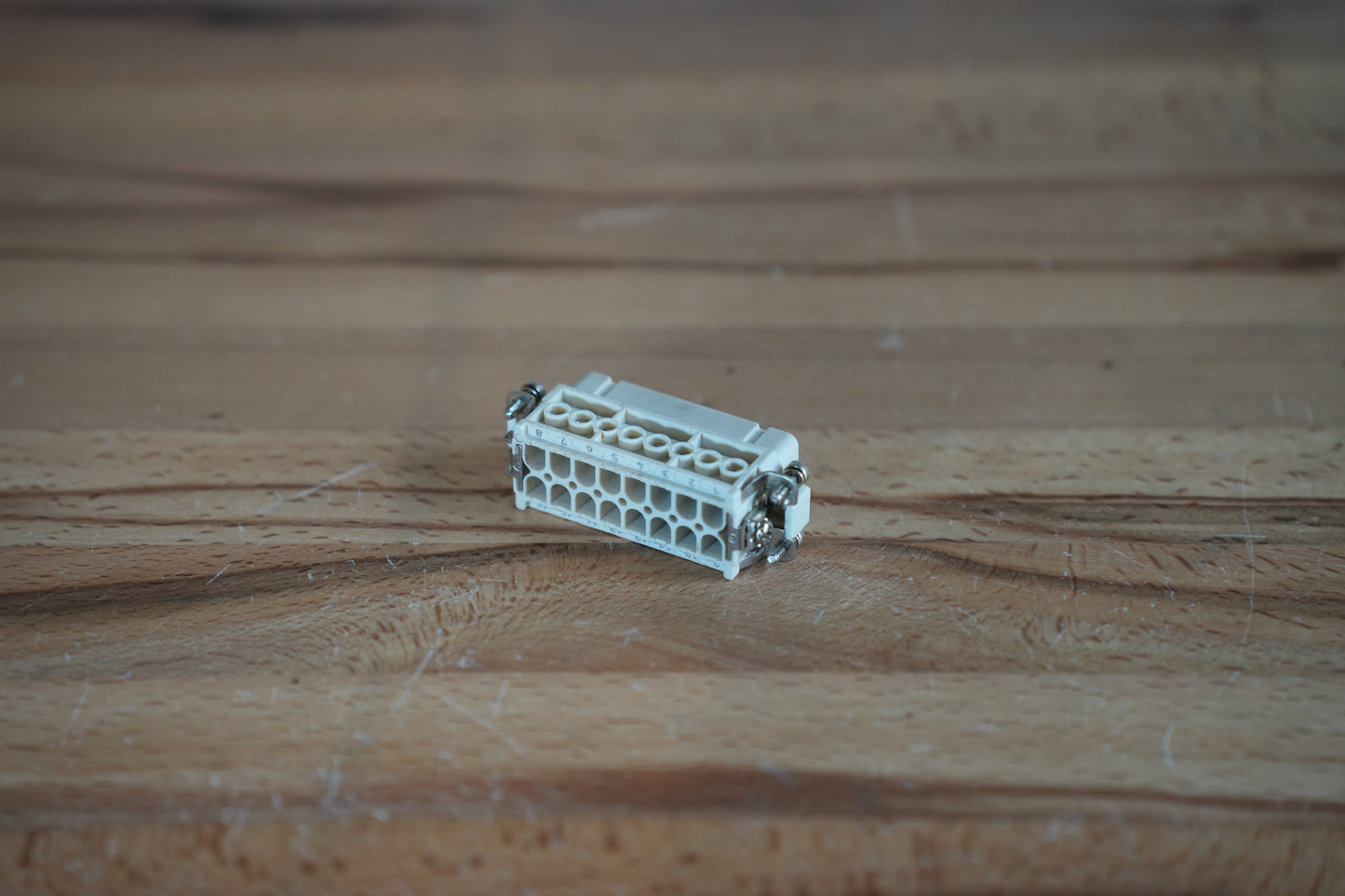 16 Port Filler Head Connector (female)