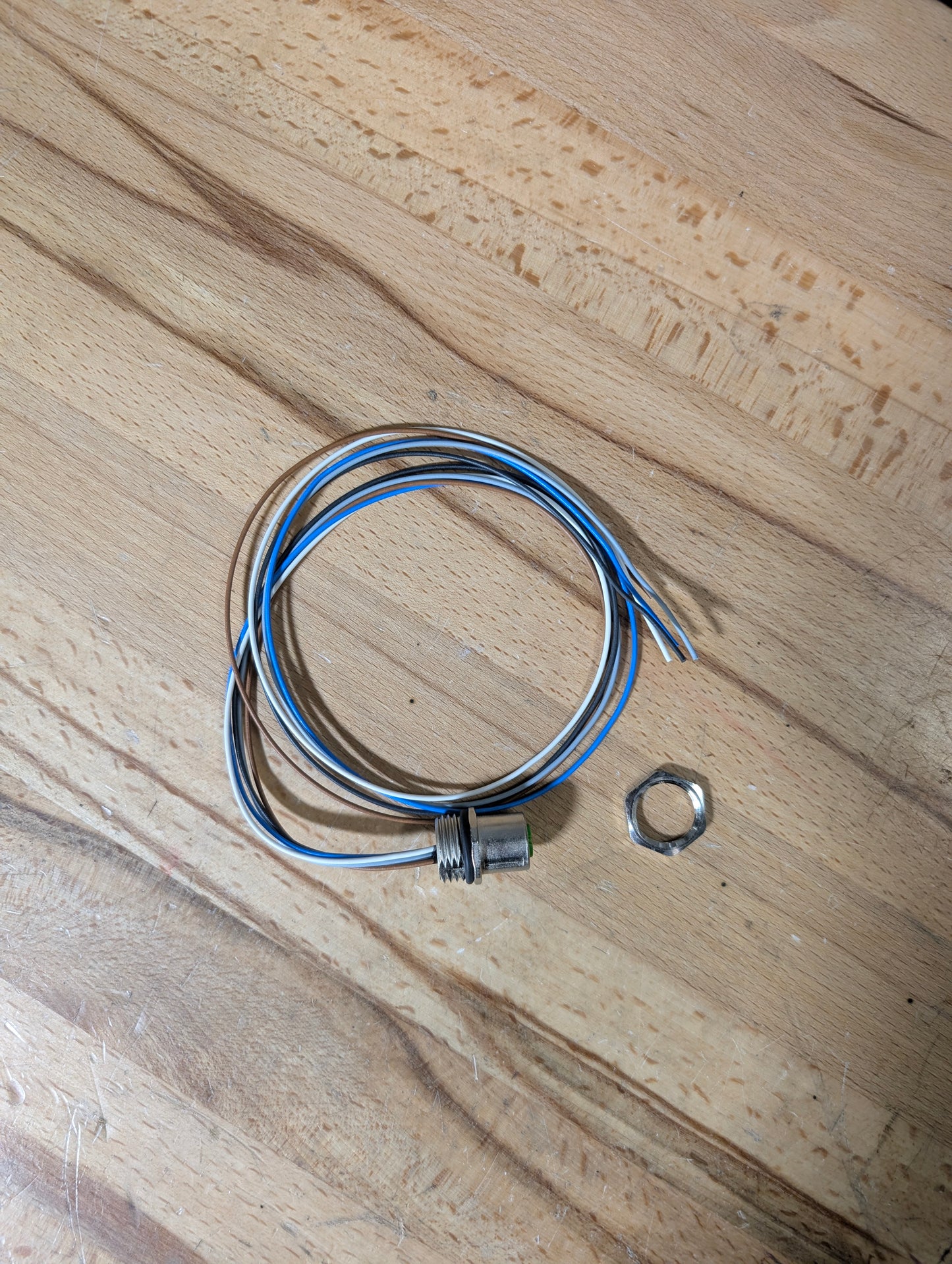 Float wire bulkhead connector